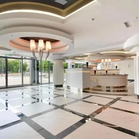 Hanza Tower Deluxe 19 With Pool &