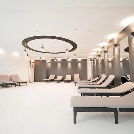 Hanza Tower Deluxe 19 With Pool & *